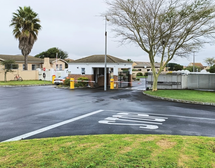 3 Bedroom Property for Sale in Eikenbosch Western Cape